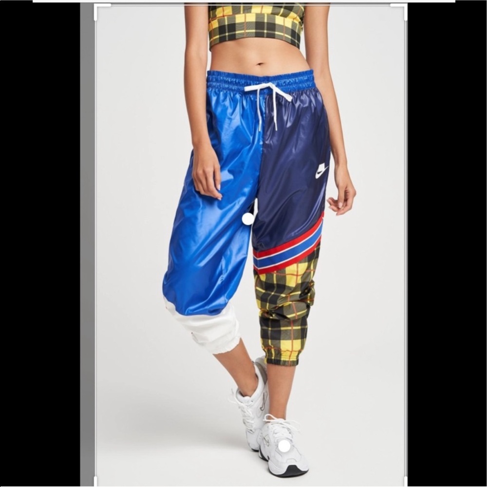 NIKE - Picture 6 of 13